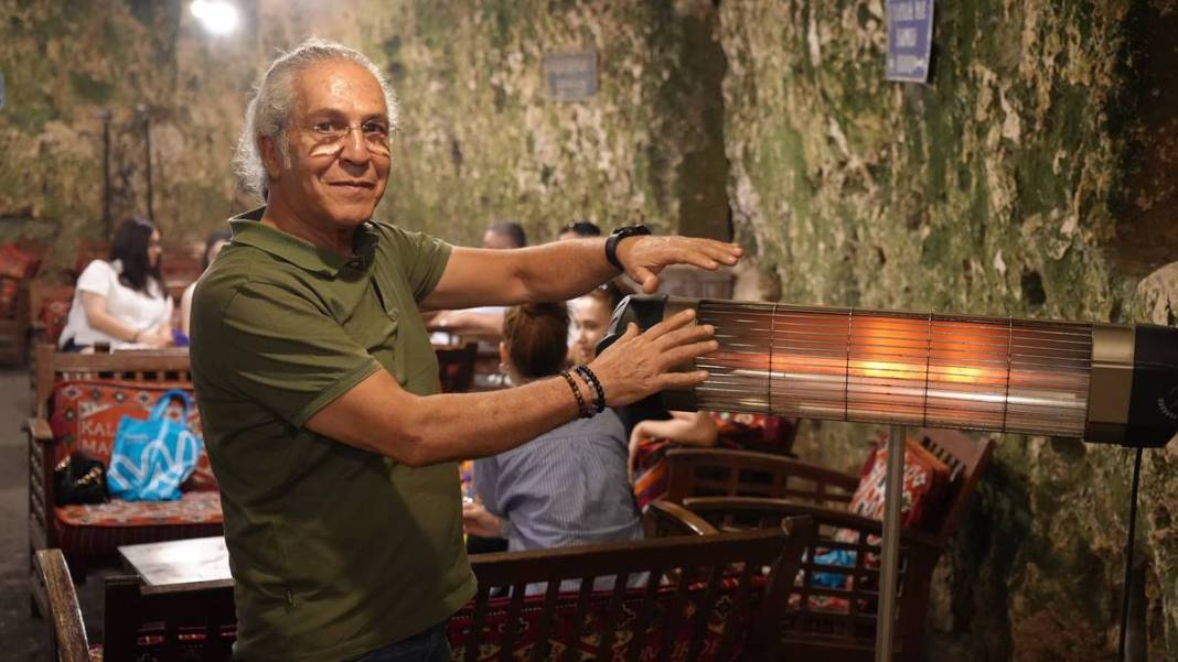 40 derece sıcakta soba yakıyorlar! Kafenin konsepti, görenleri hayrete düşürdü 6